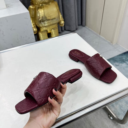 GG CASUAL SLIPPERS IN BURGUNDY RED CALFSKIN LOGO EMBOSSING