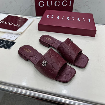 GG CASUAL SLIPPERS IN BURGUNDY RED CALFSKIN LOGO EMBOSSING