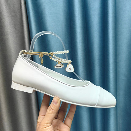 MARY JANE WITH PEARL STRAP IN WHITE LAMBSKIN