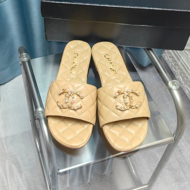 QUILTED SLIPPERS BEIGE CREAM SHEEPSKIN