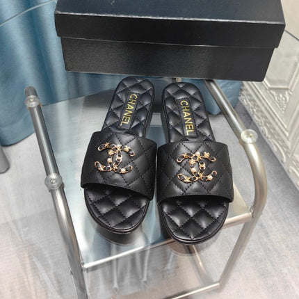 QUILTED SLIPPERS BLACK SHEEPSKIN