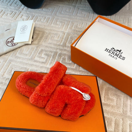 CHYPRE SANDAL IN LIGHT ORANGE SHEARLING