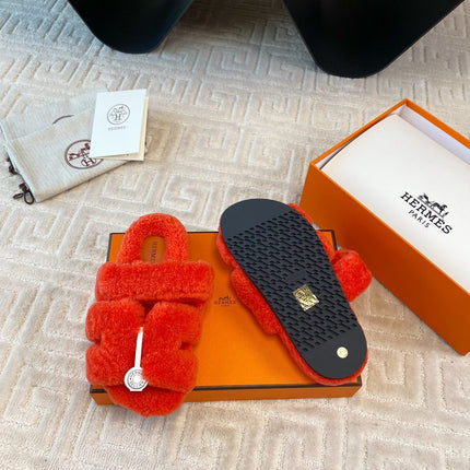 CHYPRE SANDAL IN LIGHT ORANGE SHEARLING