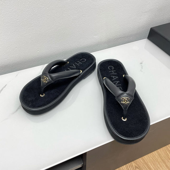 THONG SLIPPERS IN BLACK LAMBSKIN