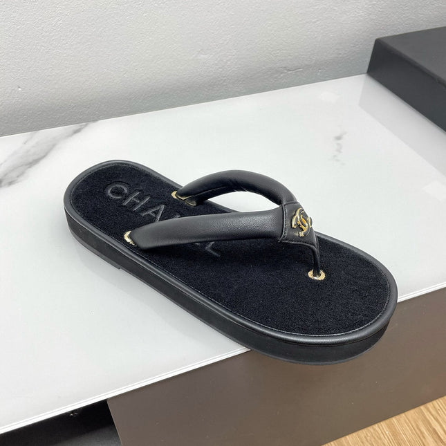 THONG SLIPPERS IN BLACK LAMBSKIN