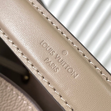 CRAFTY NEONOE 26 IN BROWN AND CREAM BICOLOR EMPREINTE CALFSKIN