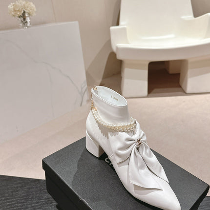 SHORT BOOTS IN WHITE SHEEPSKIN WITH BOW