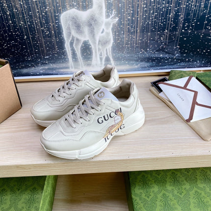 GG COUPLE TRAINER WHITE CALFSKIN WITH TWO CATS ICON