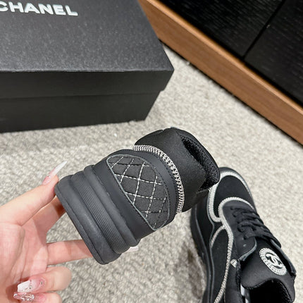 CLASSIC TRAINER IN BLACK FABRIC