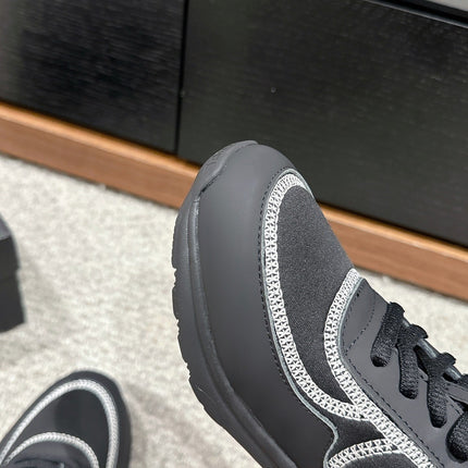 CLASSIC TRAINER IN BLACK FABRIC