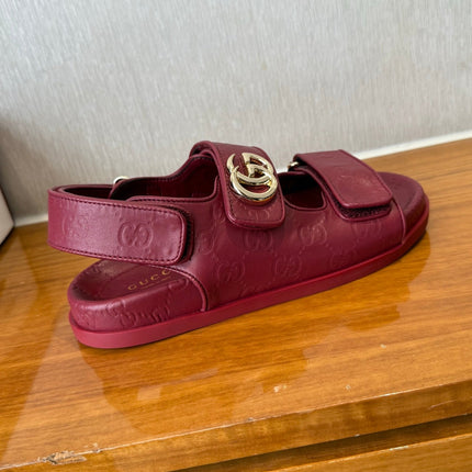 GG SANDALS S25 IN RED LAMBSKIN EMBOSSED LOGO WITH GOLD HARDWARE