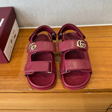 GG SANDALS S25 IN RED LAMBSKIN EMBOSSED LOGO WITH GOLD HARDWARE