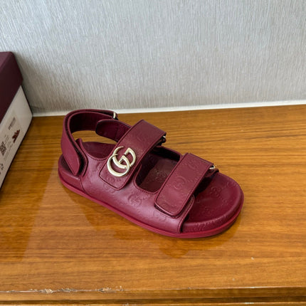 GG SANDALS S25 IN RED LAMBSKIN EMBOSSED LOGO WITH GOLD HARDWARE