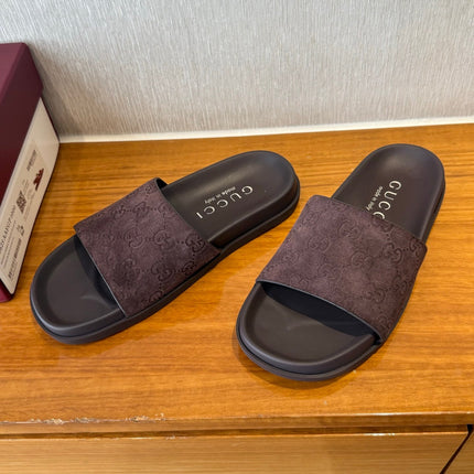 GG SLIDES IN DARK BROWN SUEDE WITH EMBOSSED LOGO