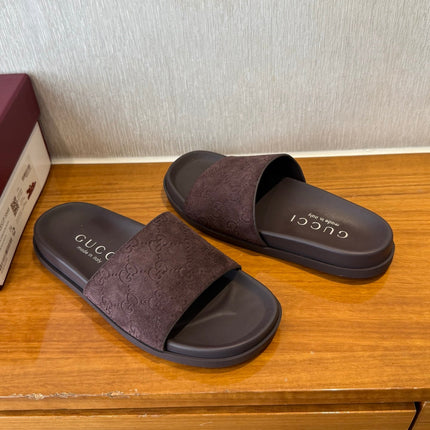 GG SLIDES IN DARK BROWN SUEDE WITH EMBOSSED LOGO