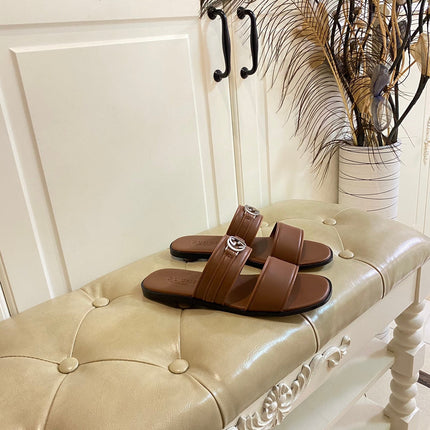 GG SANDAL WITH ROUND INTERLOCKING G IN CARAMEL BROWN CALFSKIN