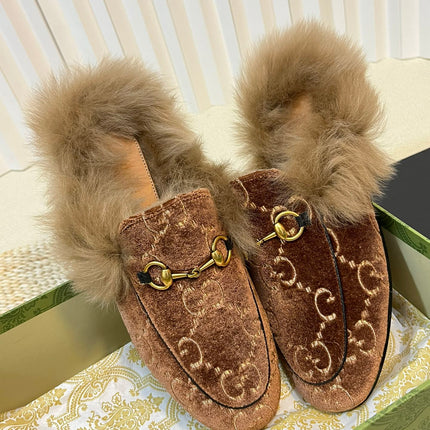 HORSEBIT MULE IN SYRUP BROWN MONOGRAM VELVET AND LAMB WOOL LINING