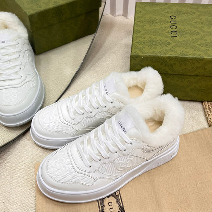 SNEAKER IN RICE WHITE CALFSKIN AND LAMB WOOL LINING