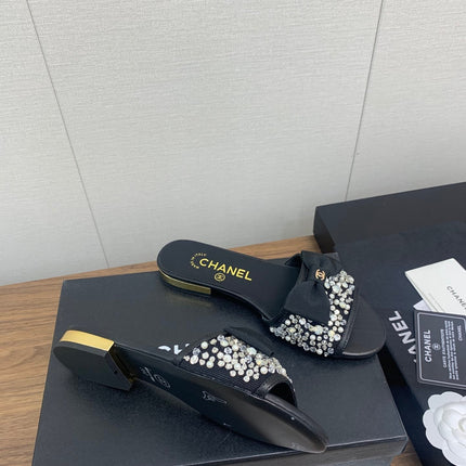 BOW SLIPPERS IN BLACK LAMBSKIN WITH RHINESTONES