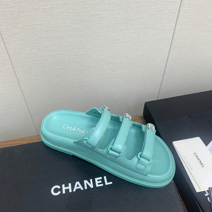 DAD SANDAL IN SKY BLUE LAMBSKIN MULE