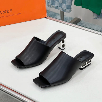 IDOLE SANDAL IN BLACK CALFSKIN