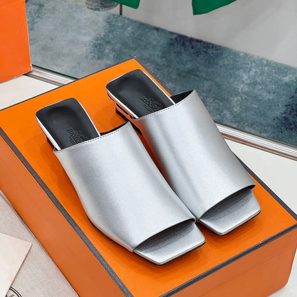 IDOLE SANDAL IN SILVER CALFSKIN