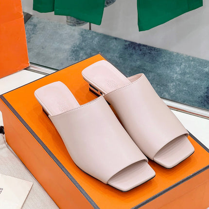 IDOLE SANDAL IN BABY PINK CALFSKIN