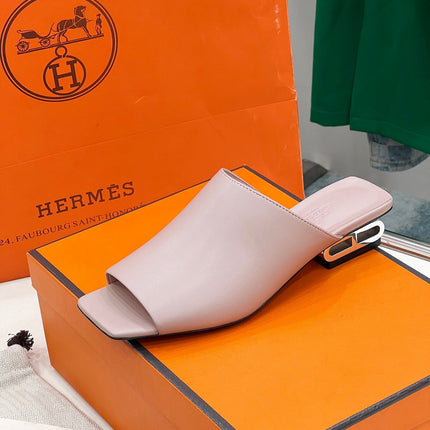 IDOLE SANDAL IN BABY PINK CALFSKIN