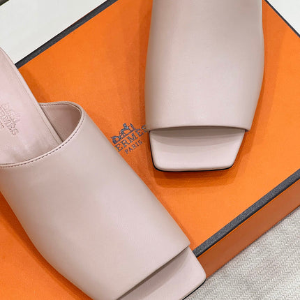IDOLE SANDAL IN BABY PINK CALFSKIN