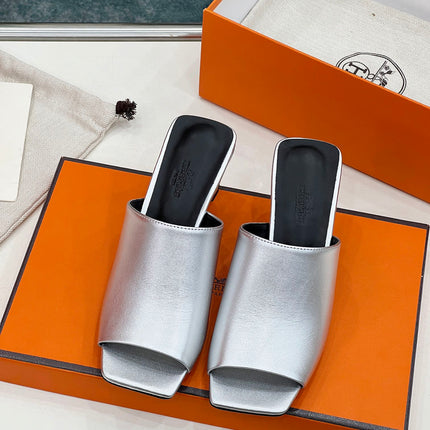 ICONIQUE 60 SANDAL IN SILVER CALFSKIN