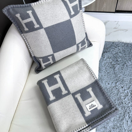 AVALON THROW BLANKET 170 CM IN COOL GRAY CASHMERE 294471