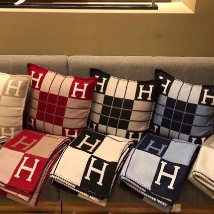 AVALON III THROW BLANKET 175 CM IN CHERRY RED WOOL AND CASHMERE 351743