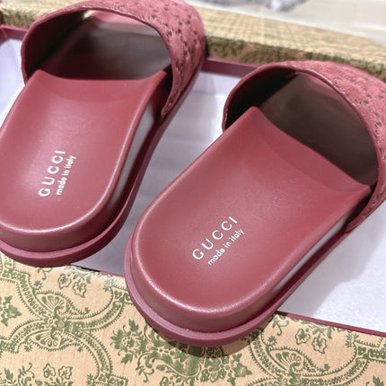 GG SLIDES IN RED SUEDE WITH EMBOSSED LOGO STYLE 3