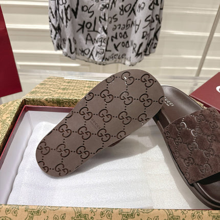 GG SLIDES IN DARK BROWN SUEDE WITH EMBOSSED LOGO STYLE 1