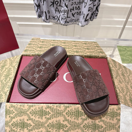 GG SLIDES IN DARK BROWN SUEDE WITH EMBOSSED LOGO STYLE 1