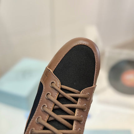 SNEAKERS IN BROWN LAMBSKIN AND BLACK CANVAS
