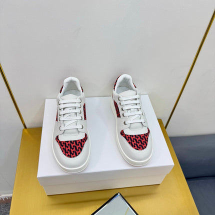 FREE SNEAKER IN WHITE CALFSKIN AND "H EN BIAIS" RED CANVAS.