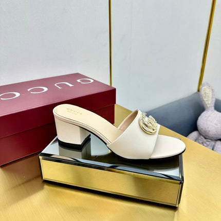 GG HIGH HEELS IN CREAM WHITE CALFSKIN GOLD-TONE HARDWARE WITH RHINESTONES