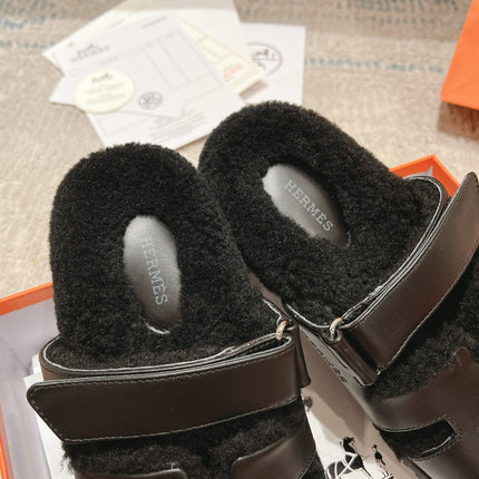 CHYPRE SANDAL IN BLACK SHEARLING AND CALFSKIN