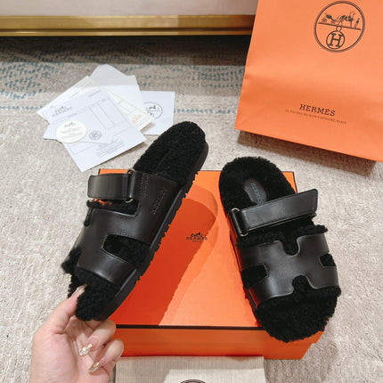 CHYPRE SANDAL IN BLACK SHEARLING AND CALFSKIN