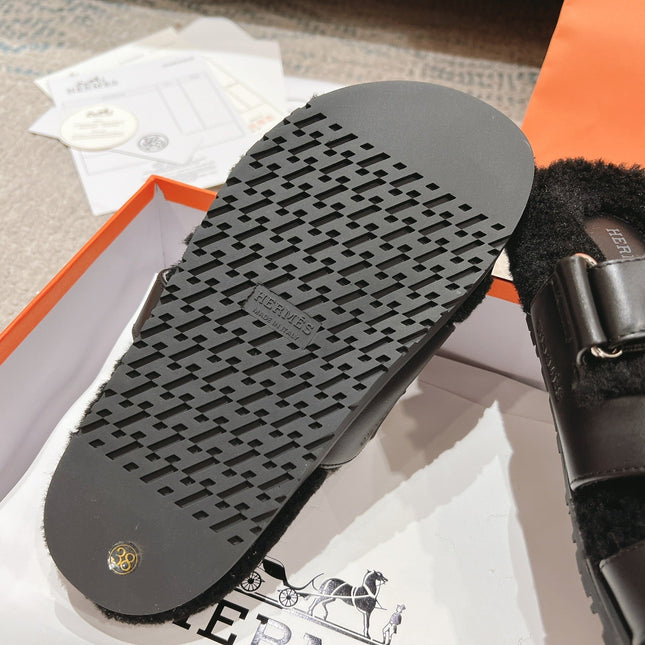 CHYPRE SANDAL IN BLACK SHEARLING AND CALFSKIN