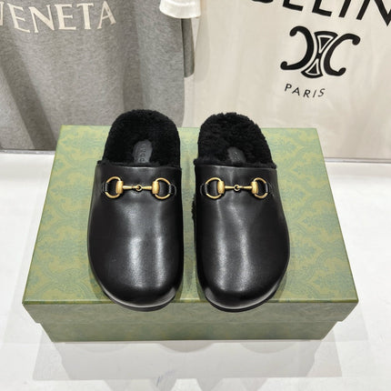 HORSEBIT MULE IN BLACK CALFSKIN AND FLEECE LINING