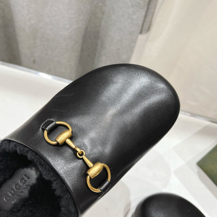 HORSEBIT MULE IN BLACK CALFSKIN AND FLEECE LINING