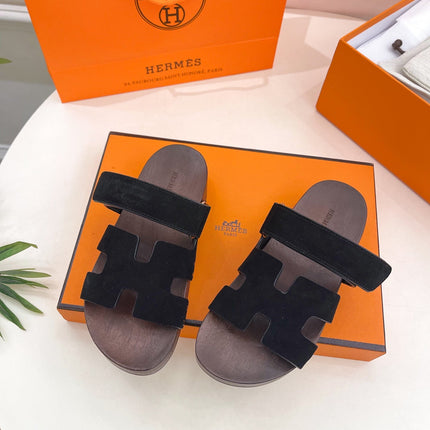 KOS CLOG IN BLACK SUEDE