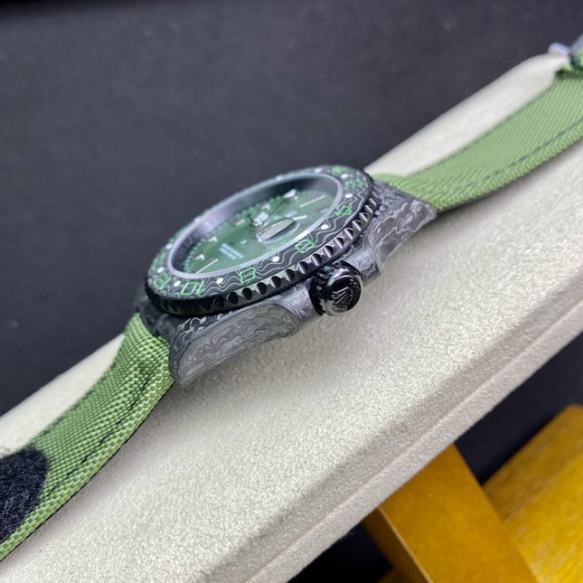 GMT - MASTER II CARBON CASE KHAKI DIAL