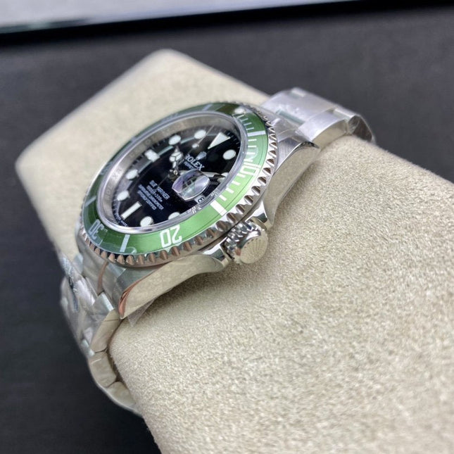 SUBMARINER DATE KERMIT DIAL