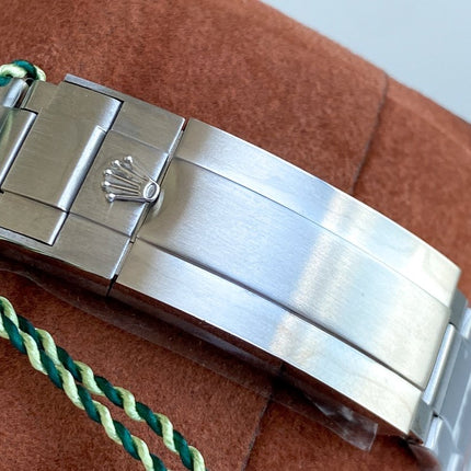 GMT-MASTER II CUSTOM GREEN BLACK BEZEL LIMITED EDITION