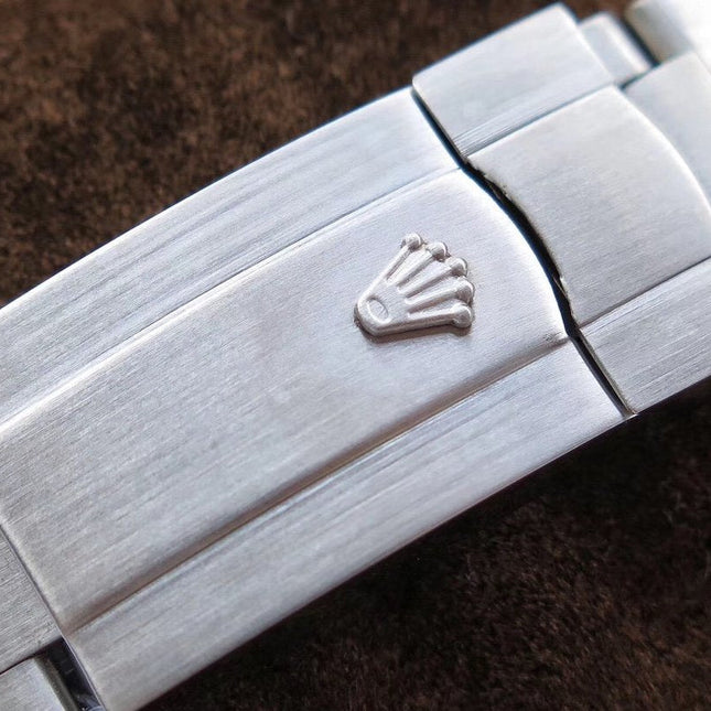 MILGAUSS 40 HAND ENGRAVED CASE BLACK DIAL