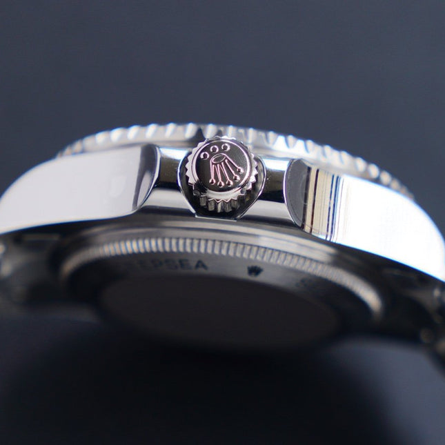 SEA-DWELLER CUSTOM DEEP GREEN DIAL