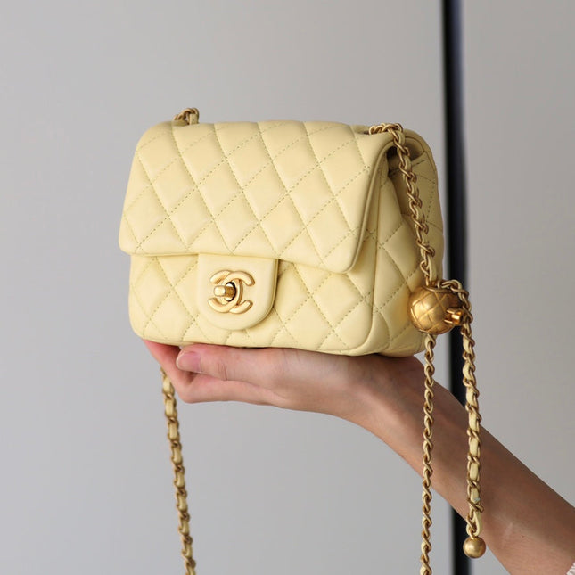 FLAP BAG 17CM YELLOW LAMBSKIN GOLD HARDWARE